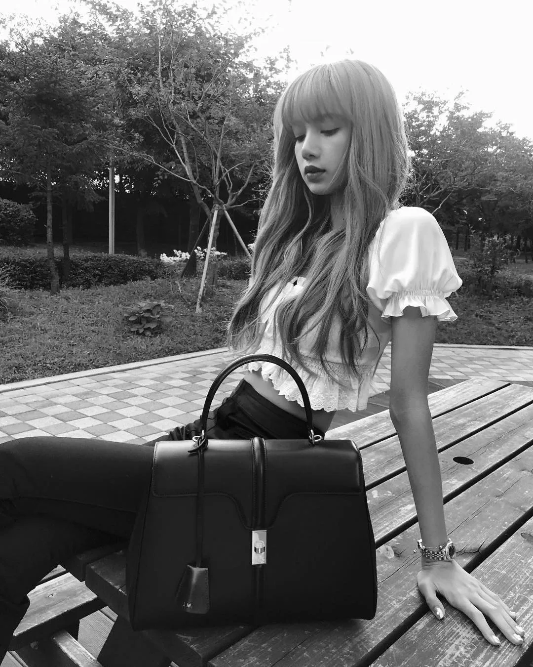  Kpop BLACKPINK Lisa the same blouse women lotus leaf hem hollow out Receive waist One word shoulder