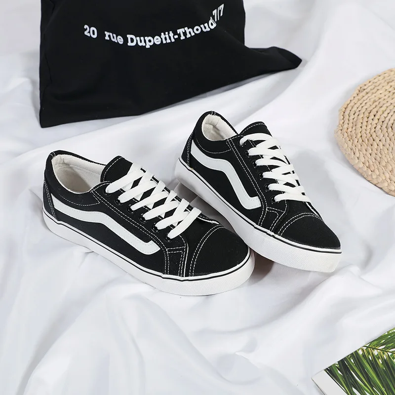 

2019 New Women's Casual Canvas Shoes Running Outdoor Breathable Korean Version All Match White Flat Bottom Colorful Couple Shoes