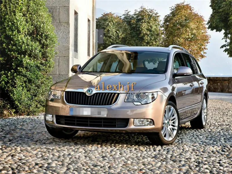Skoda-Superb_Combi_2010