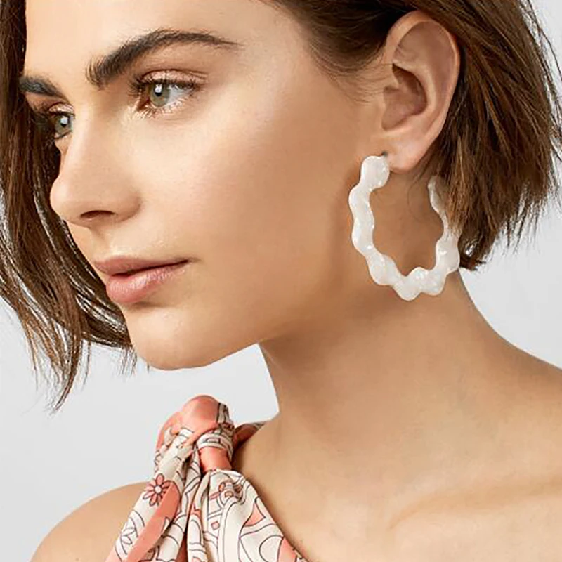 

Lalynnly New Design Big Circle Round Hoop Earrings Fashion Cow Color Leopard Resin Earrings For Women Christmas Gifts E42591