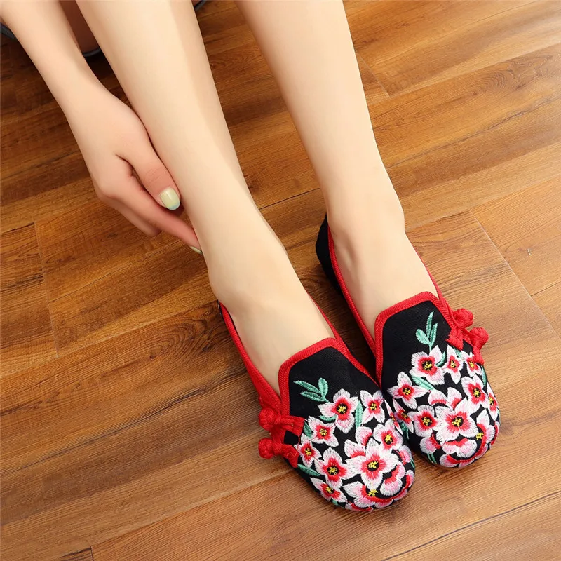 

Peach Flowers Embroidered Women Handmade Canvas Loafers Slip on Ladies Fabric Embroidery Comfort Driving Flat Old Beijing Shoes