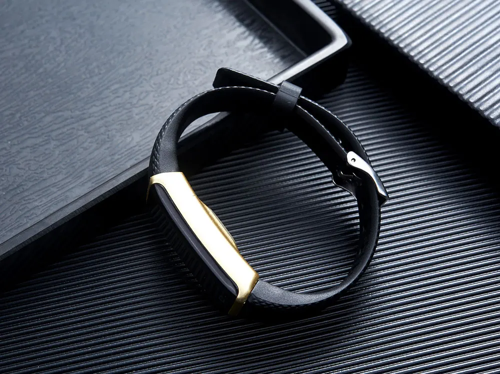 Capture-One_1-50092-130423-smart bracelet