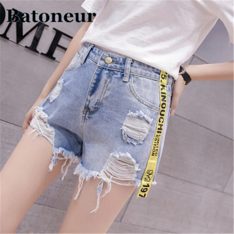 

Letter Print Raw Material Hem Denim Shorts 2018 Summer Button Flying Waist Shorts New Hole Fashion Blue Loose Shorts