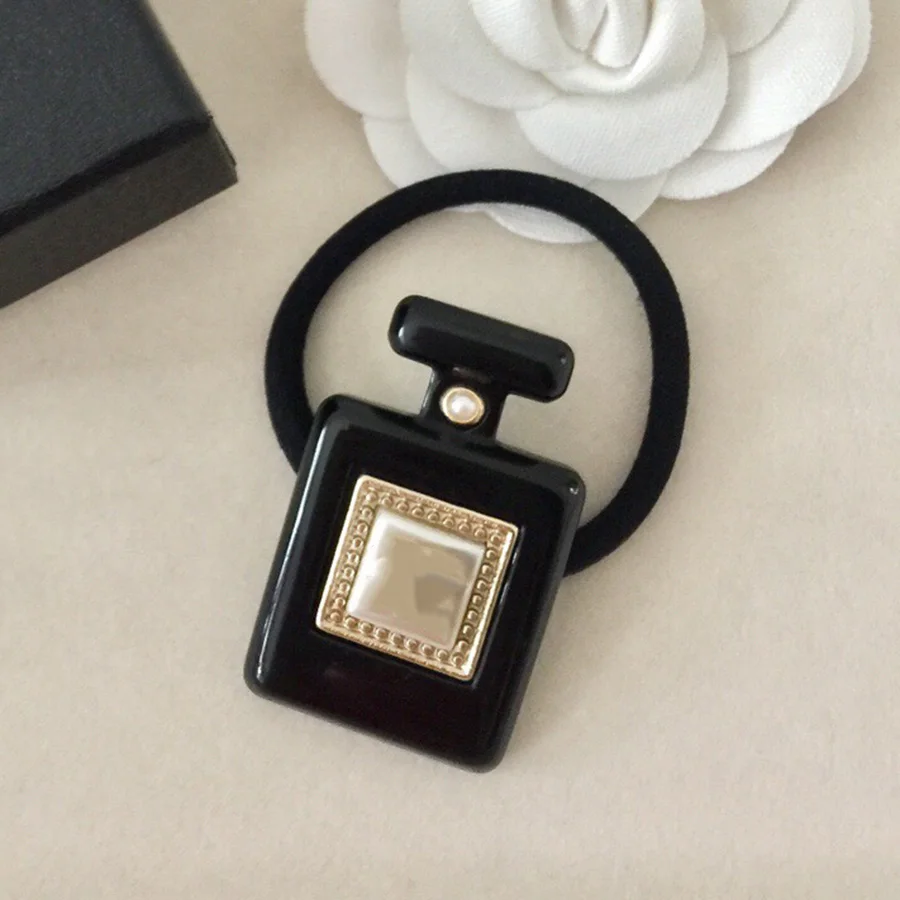 

2019 Top Selling Hot Luxury Brand C Hair Jewelry For Women Fashion Pearl Black Acrylic Perfume Bottle Elastic Hair band Ribbons