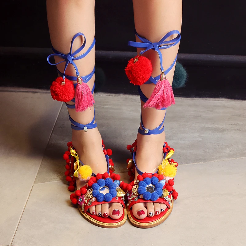 

Eunice Choo Bohemian Mix Colors Flower Pom Pom Sandals Fashion Tessels Cross-tied Flat Gladiator Sandals Woman Summer Shoes