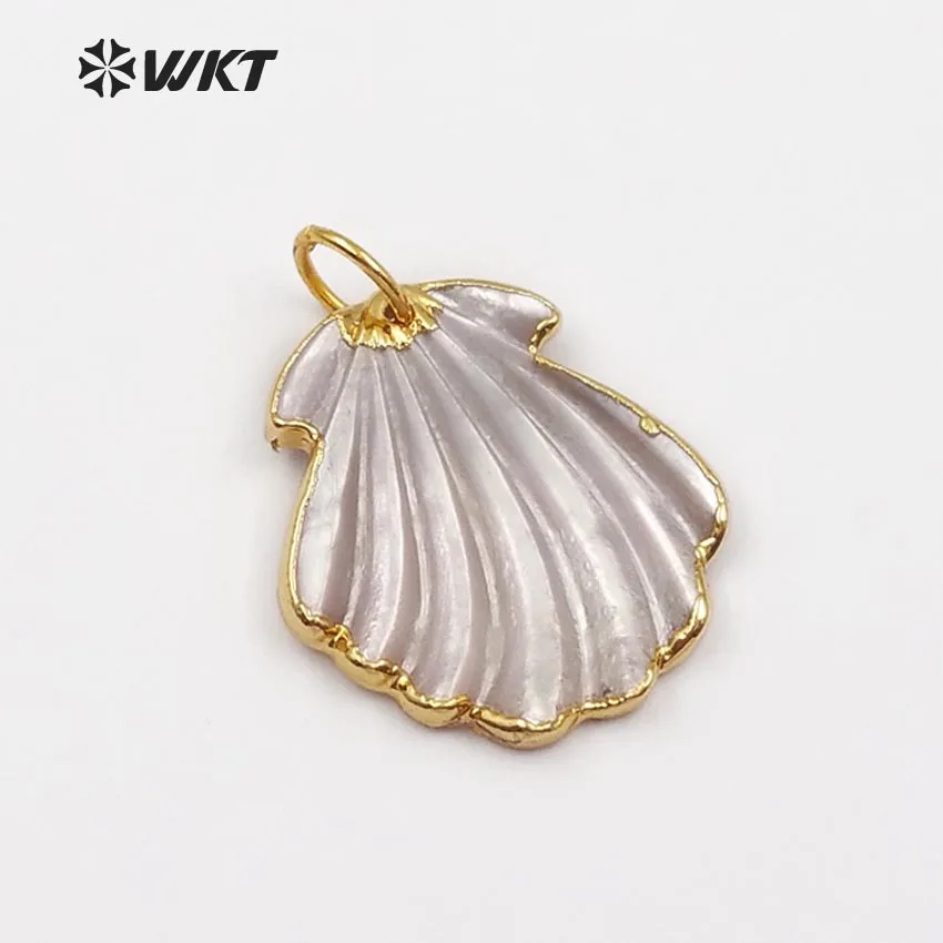 

WT-JP056 Wholesale Natural Shell Fan shape Pendant with gold trim Unique Shell Pendant Design cute Gold Pendants for jewelry