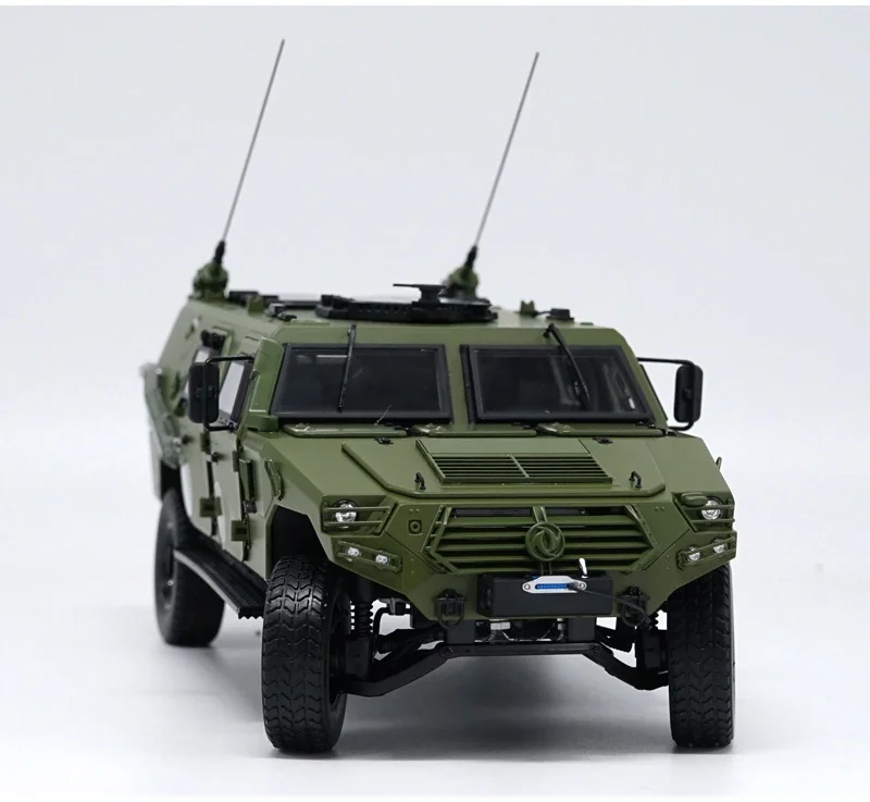 1:18 Dongfeng Warrior Внедорожный Бронированный автомобиль сплав модель автомобиля Металл Diecasts SUV игрушечный автомобиль