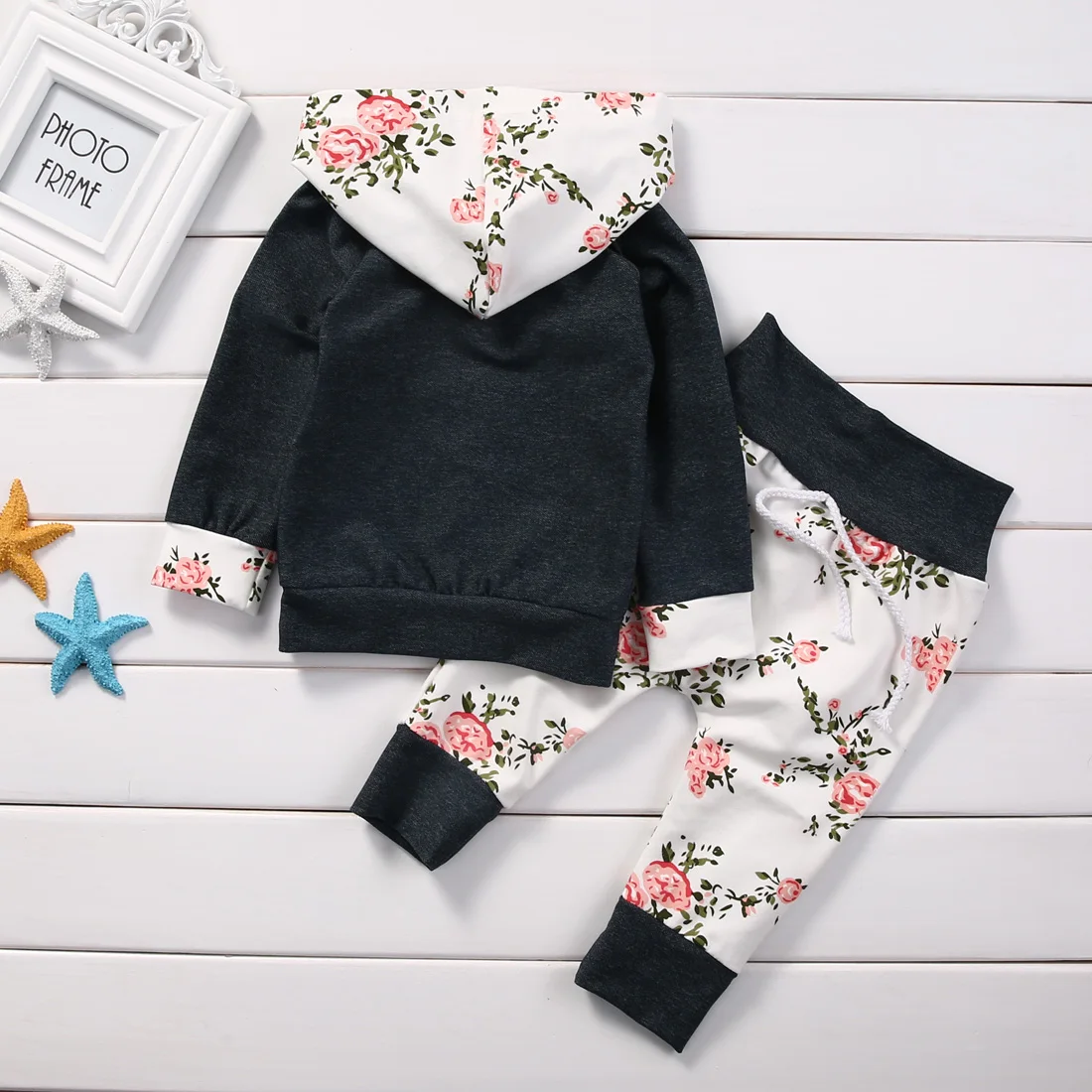 Осенняя стильная одежда для младенцев комплекты одежды для малышей Одежда для новорожденных мальчиков и девочек топ с капюшоном+ длинные штаны леггинсы комплект одежды из 2 предметов