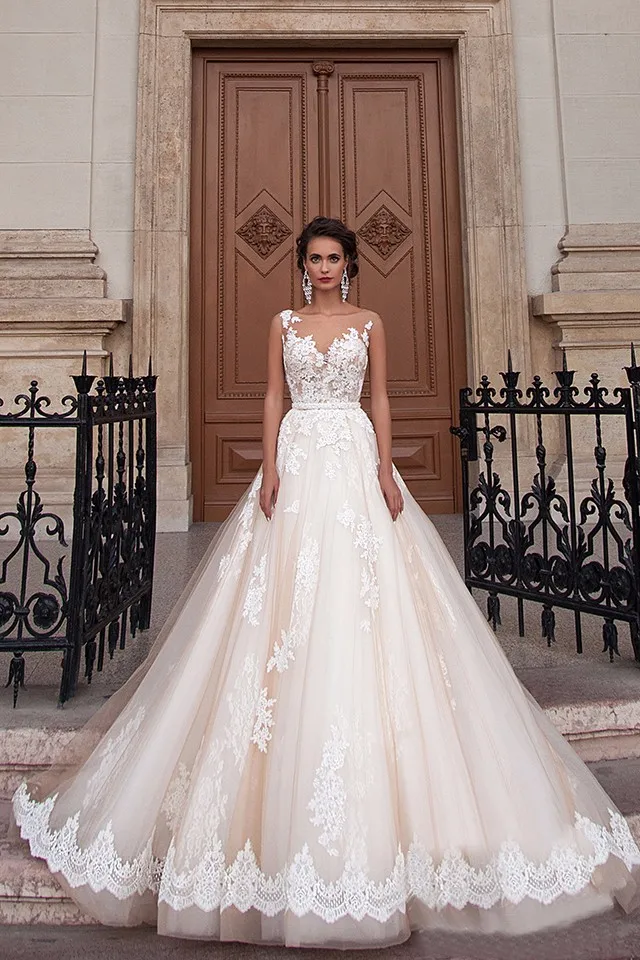 

Princess Banquet Sleeveless Sexy Neck Backless Floor Length Party Champagne Lace Court wedding Dress