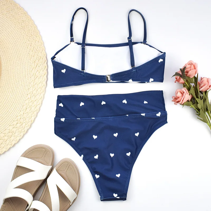 10861241912_1498767799