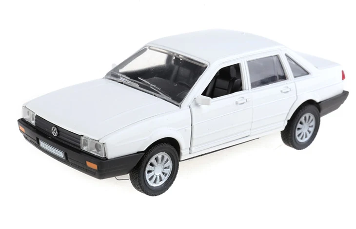 Фирменная Новинка 1/32 VW Santana сплава литья под давлением модели автомобиля с отступить музыкальный мигающий модель автомобиля для детей игрушки Подарки - Цвет: White