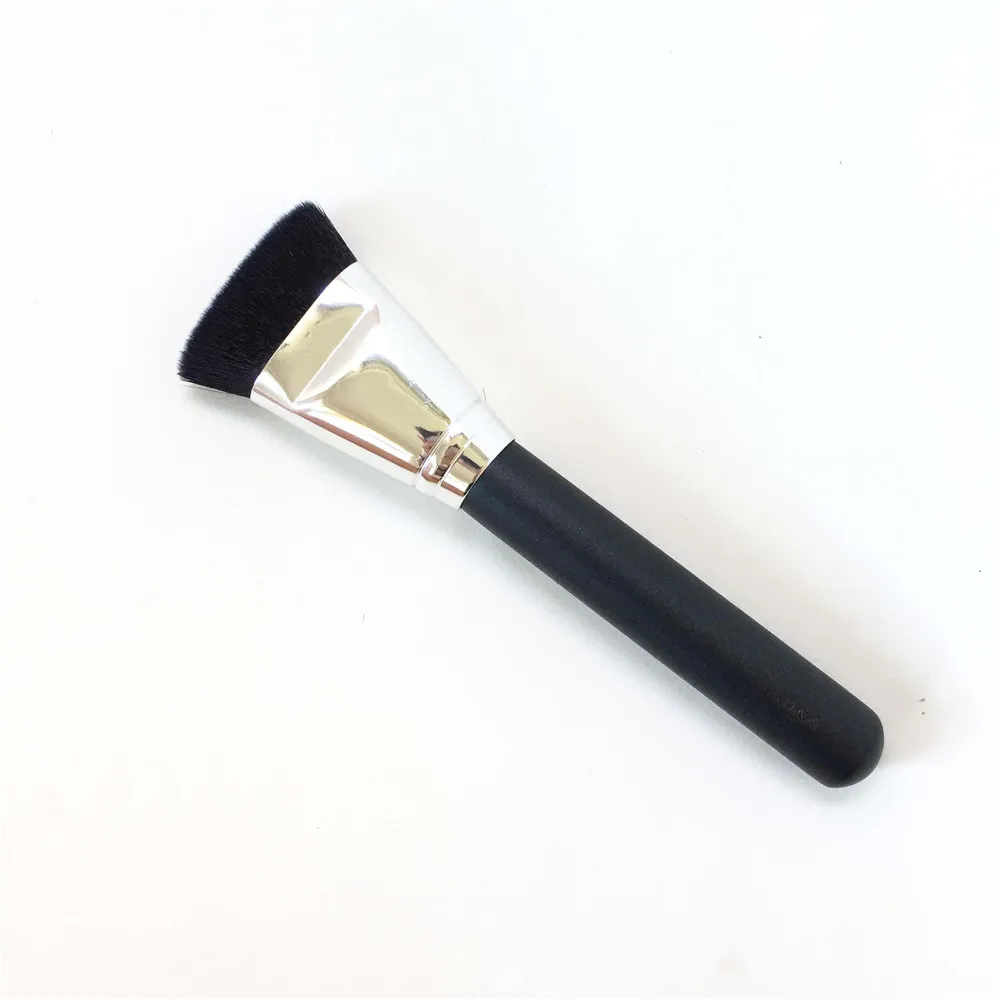 MAC 163 Flat Top Contour Brush _ 1