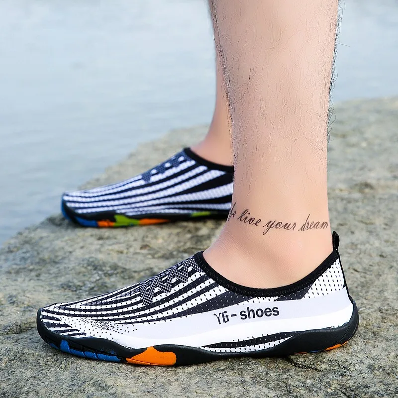 الصيف أحذية ماء الرجال تنفس أكوا أحذية النساء رياضية نعال شاطئ المنبع أحذية الشاطئ السباحة الصنادل جوارب الغوص