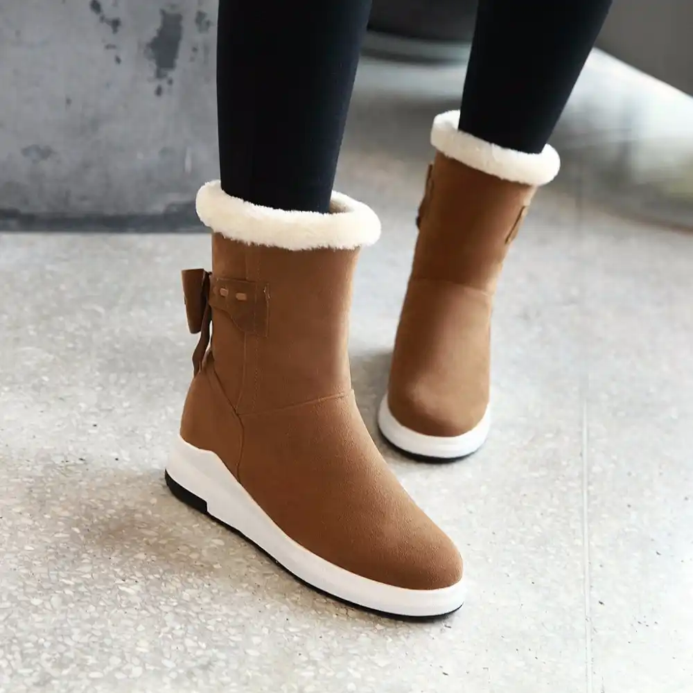 warm fashionable winter boots