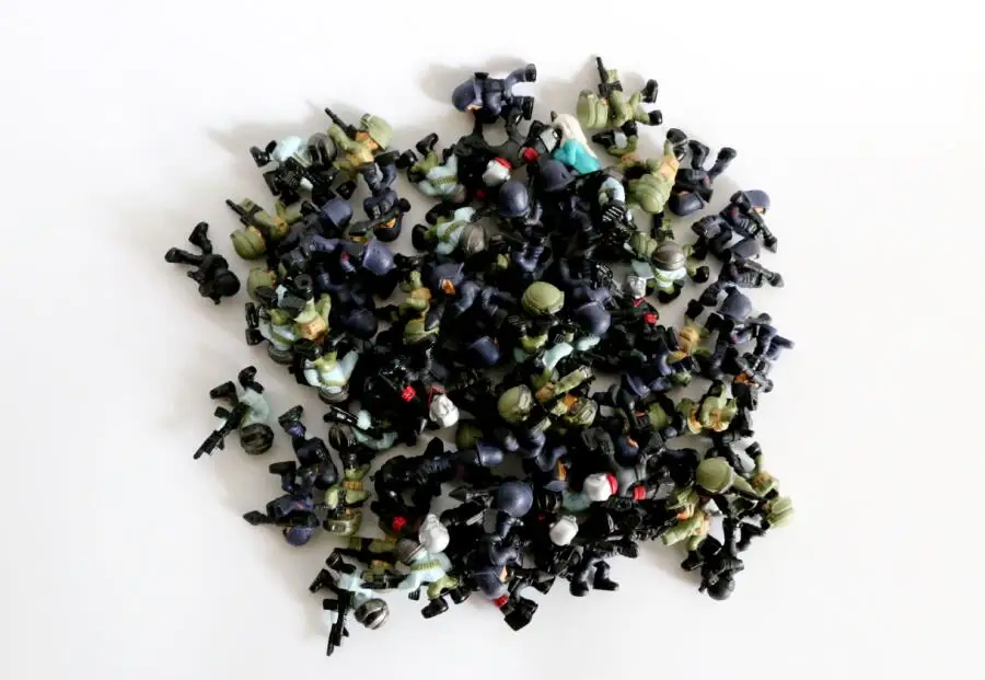 100pcs set 4styles Mini soldier Action Figure for 32MM capsule Toys Dolls