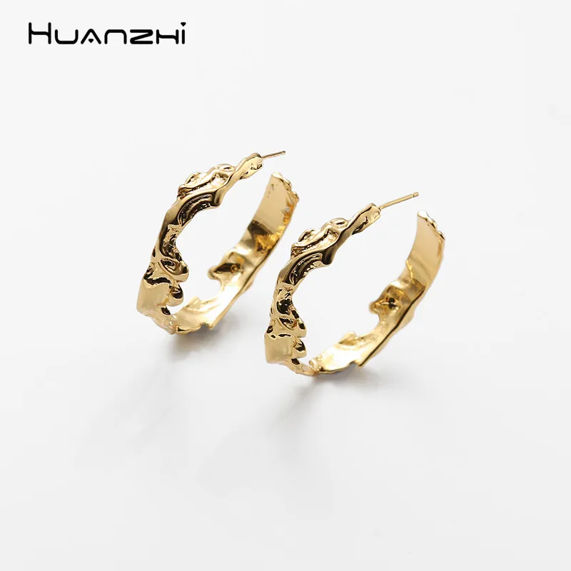 

HUANZHI 2019 New Exaggeration Geometric Distortion Texture Gold Metal Plated C Shape Hoop Earrings for Women Girls Party Jewelry