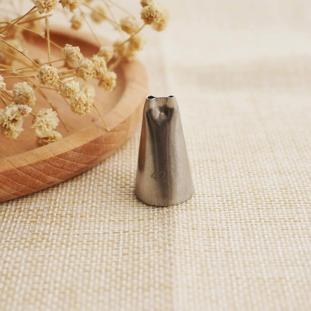 

#42 Two-Hole Piping Nozzle Icing Tip Cup Cake Cream Decorating For Pulling Parallel Line Small Size