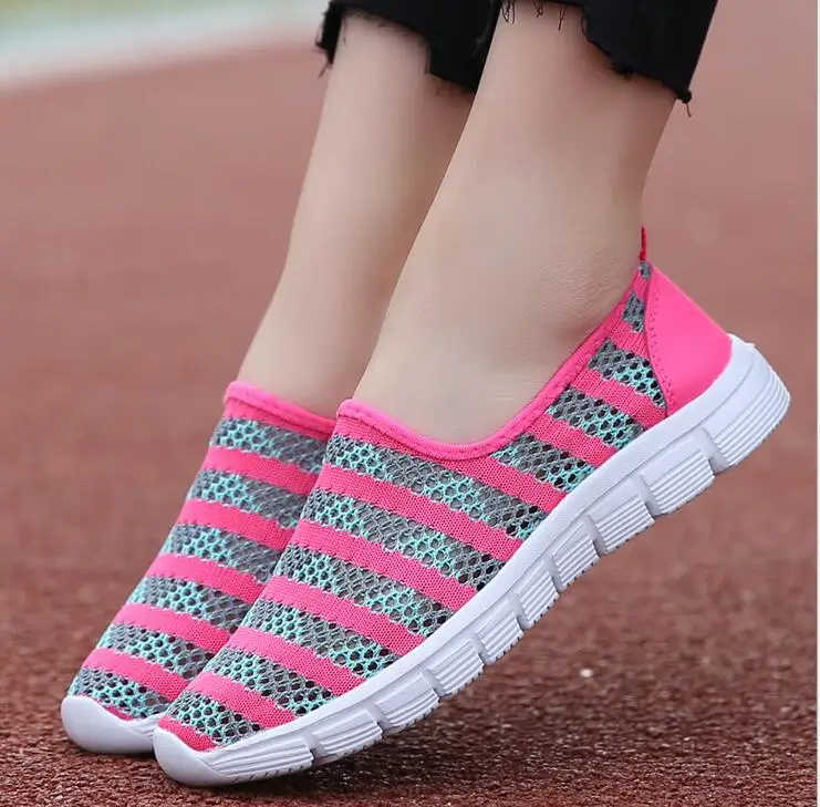 lightweight womens sneakers