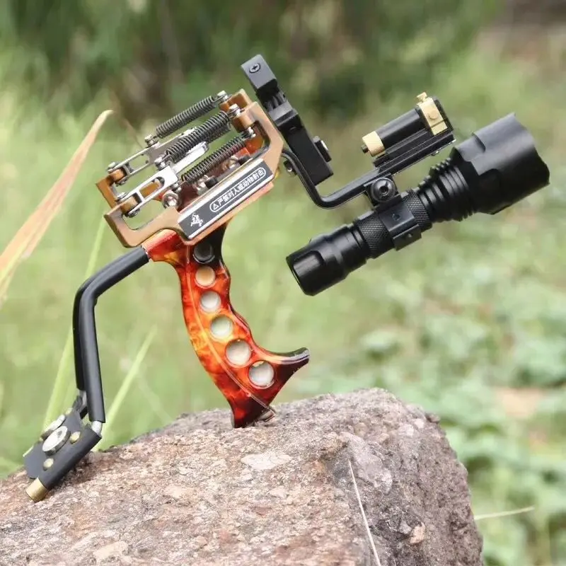 

High Quality Hunting Powerful Catapult Camouflage Stainless Steel Hunter Aluminium Alloy Laser Sling Shot With Clamp Flashlight