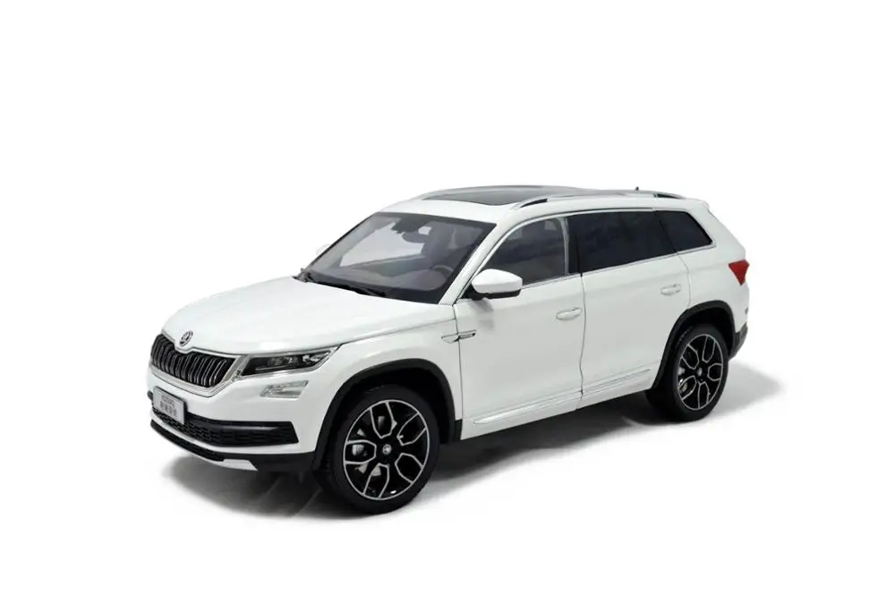 Paudi модель 1/18 1:18 Масштаб Skoda Kodiaq SUV белая литая под давлением модель автомобиля игрушка открываются двери - Цвет: 2389W