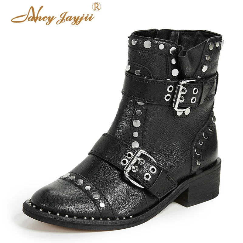 

Black Motorcycles Boots Woman Ankle Bota Female Shoes Luxury Rivets Buckle Strap Plush Low Chunky Heels Big Size 45 43 44