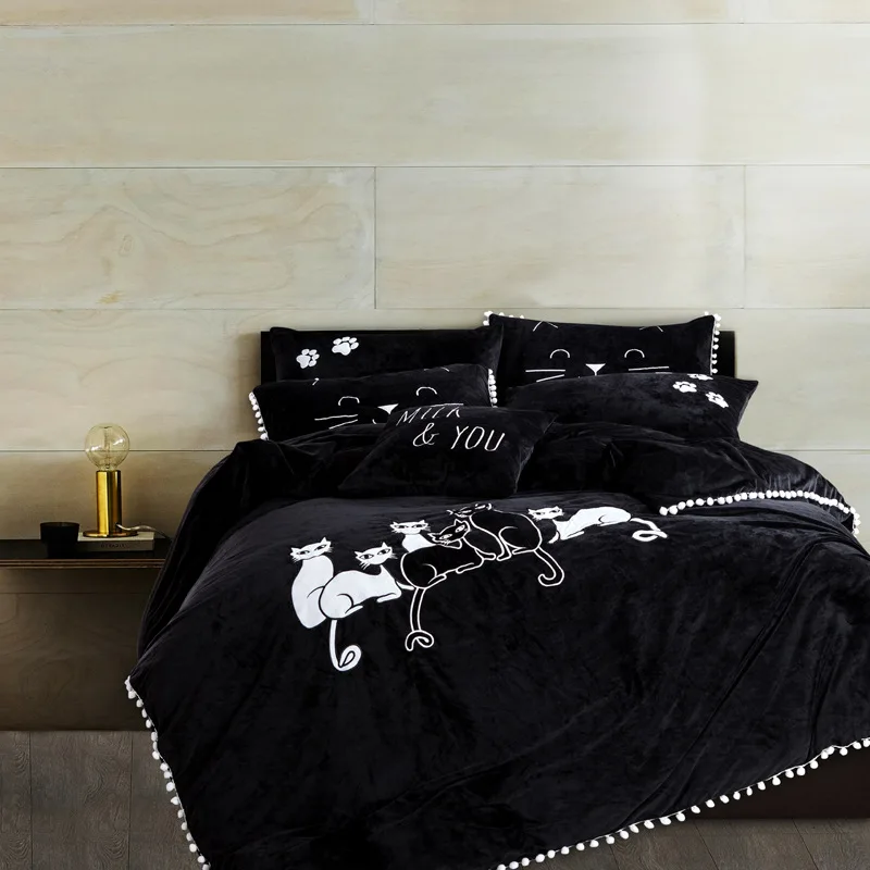 

Winter Warm Black and White Cat 4pcs Bedding Sets Thicken Duvet Cover Sets Queen King Size Cartoon Kitty Embroidery Bedsheet