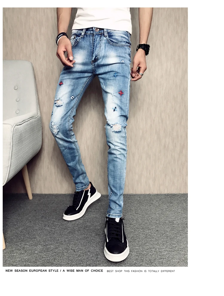 Новые летние обтягивающие джинсы Для мужчин корейской Slim Fit Повседневное рваные Для мужчин модные джинсы вышивка отверстие хип-хоп