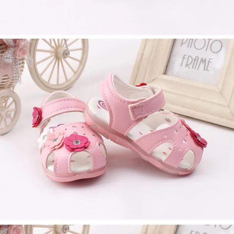 Сандалии для маленьких девочек; обувь принцессы с цветами для малышей; Новая Стильная летняя Милая обувь для маленьких девочек; детские сандалии для младенцев
