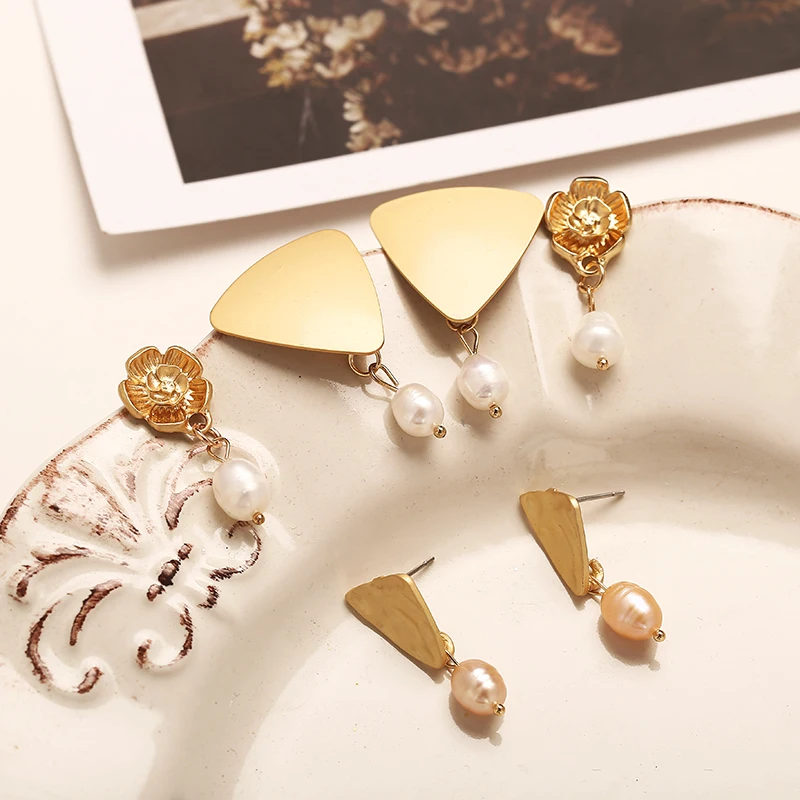 

New simple 3 petals flower freshwater pearl earrings metal earrings female Bohemian fashion earrings decorative jewelry VE868