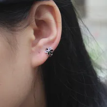 Маленький Кинтана s925 стерлингового серебра уха кости мочки оригинальные два красивый черный цветок носить ухо beuckle