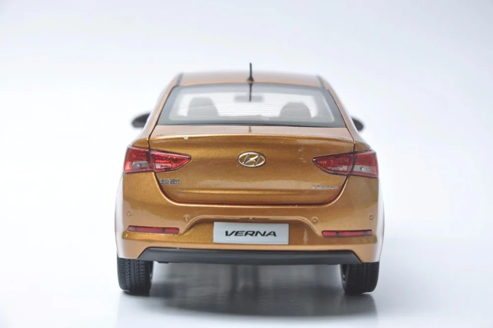 1:18 литая под давлением модель для hyundai Verna Solaris оранжевый сплав игрушечный автомобиль миниатюрная Коллекция подарков