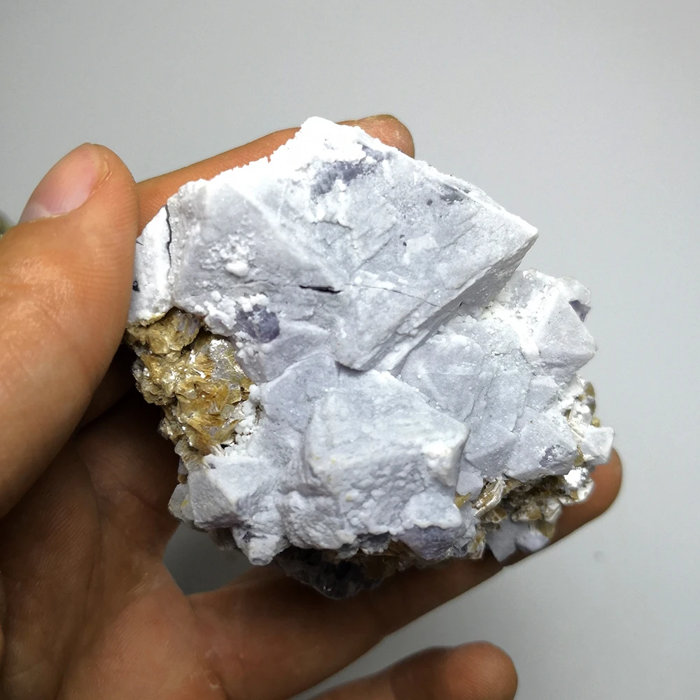 

191.6g natural Rare Minerals green fluorite crystal