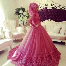 Elegant Muslim Wedding Dresses Appliqued Lace Floor Length Islamic Wedding Dress Vintage Dubai Kaftan Bridal Gowns with Hijab