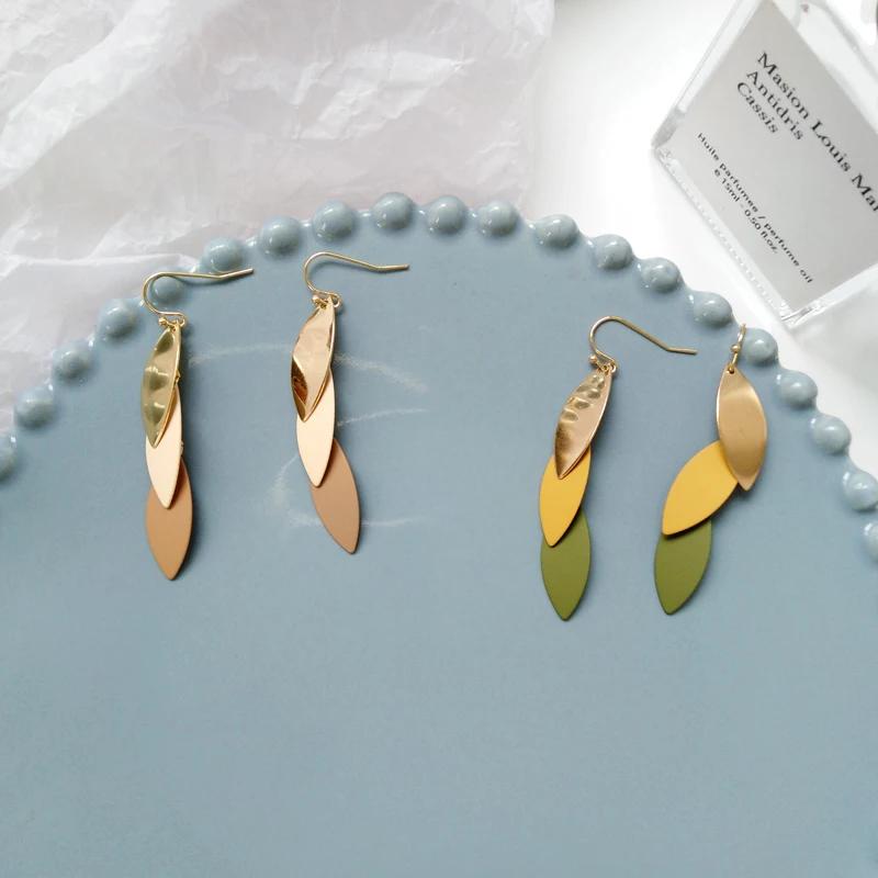

personality and colorful color matching ear hook fashion temperament by tide female wear earrings metal fashion earrings