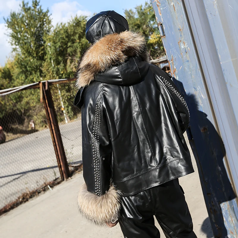Женская куртка из натуральной кожи с большим воротником из меха енота, модная осенне-зимняя женская куртка-бомбер, мотоциклетная куртка из овчины черного цвета