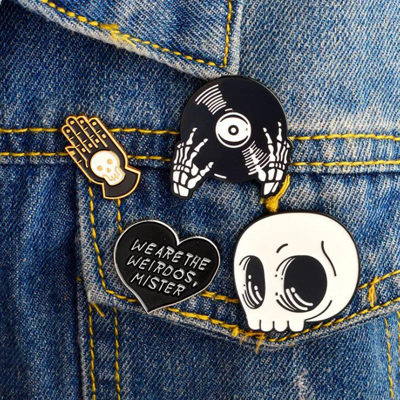 

High Quality Selling Skull Accessories Brooch Badge Vampire Needle Collection Halloween Gothic Punk Dark Black Button Jacket Den
