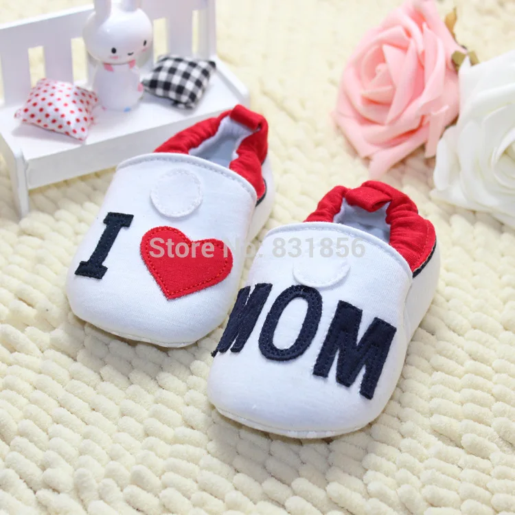 Модная детская обувь унисекс с надписью Love Mom and Dad милая мягкая нескользящая в