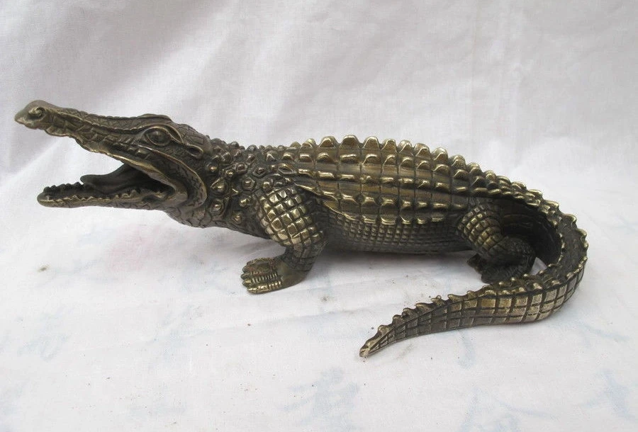 

China Folk Classical Bronze Copper Alligator Crocodile Lovely Animal Statue a 0518