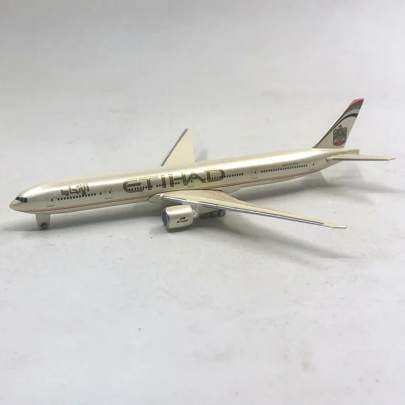 Новое специальное литье 1: 600 воздушный пассажир 777-300er Adi авиационная модель самолета из сплава строительных самолетов домашний дисплей игрушки