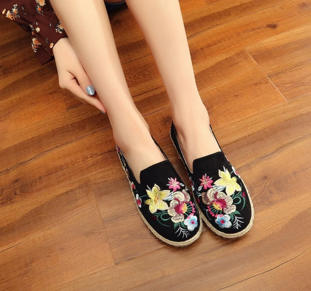 

2019 hot women casual shoes fashion Comfortable soft bottom Non-slip embroidered flats women's shoes 18X09