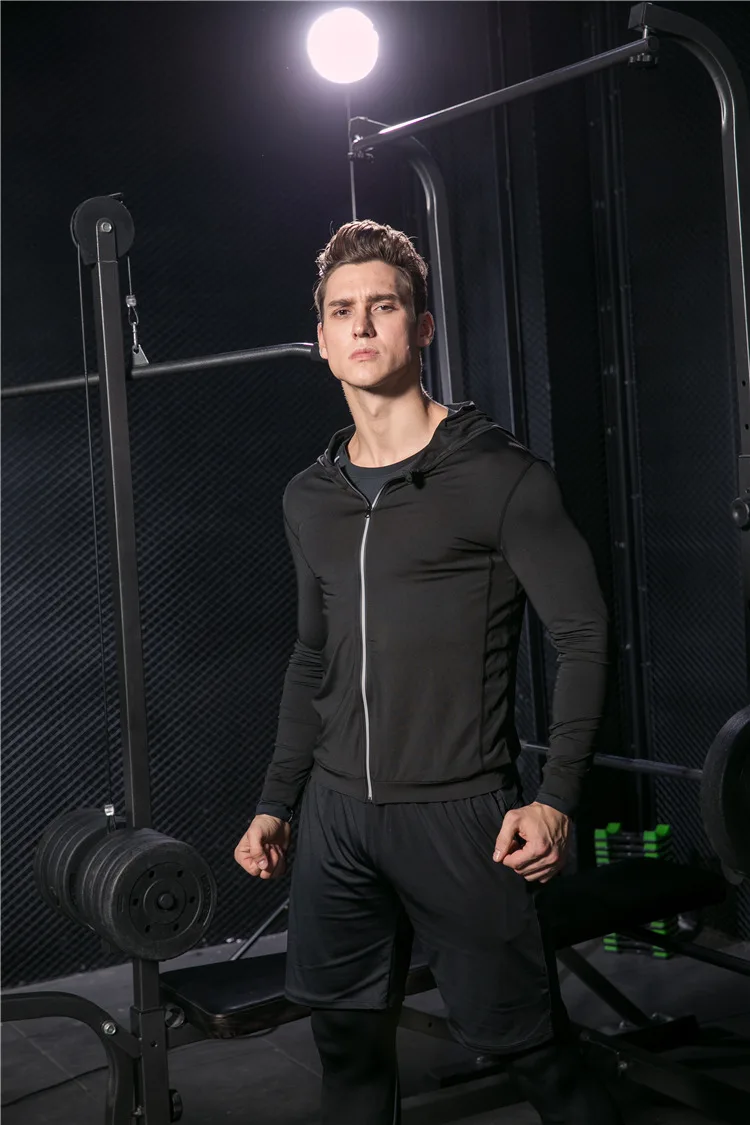 Ginásio de corrida dos homens de fitness