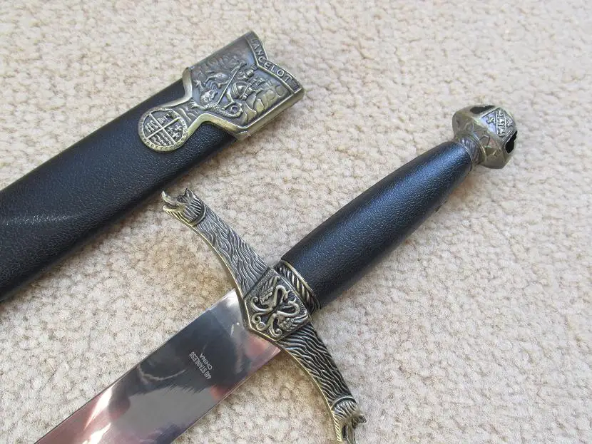 

S0066 ANTIQUE GOLD MEDIEVAL KNIGHTS CRUSADER SIR LANCELOT SWORD KNIFE 15.8"