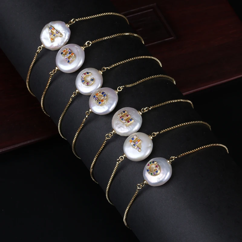 Красочный cz начальный 26 Алфавит имя буквы Шарм Натуральная монета пресноводного жемчуга бисера специальный изящный золотой тонкий браслет для женщин