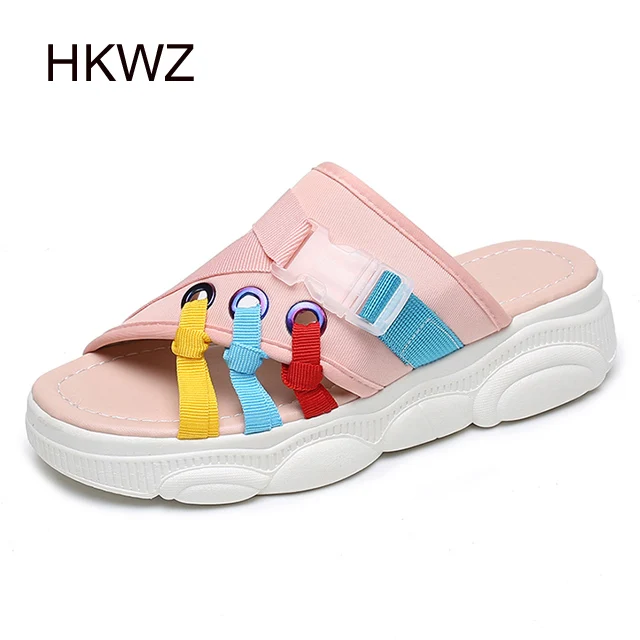 

2019 new summer slippers female flat fashion slip Korean version of wild wear sandals students leisure beach thick sandals shoes