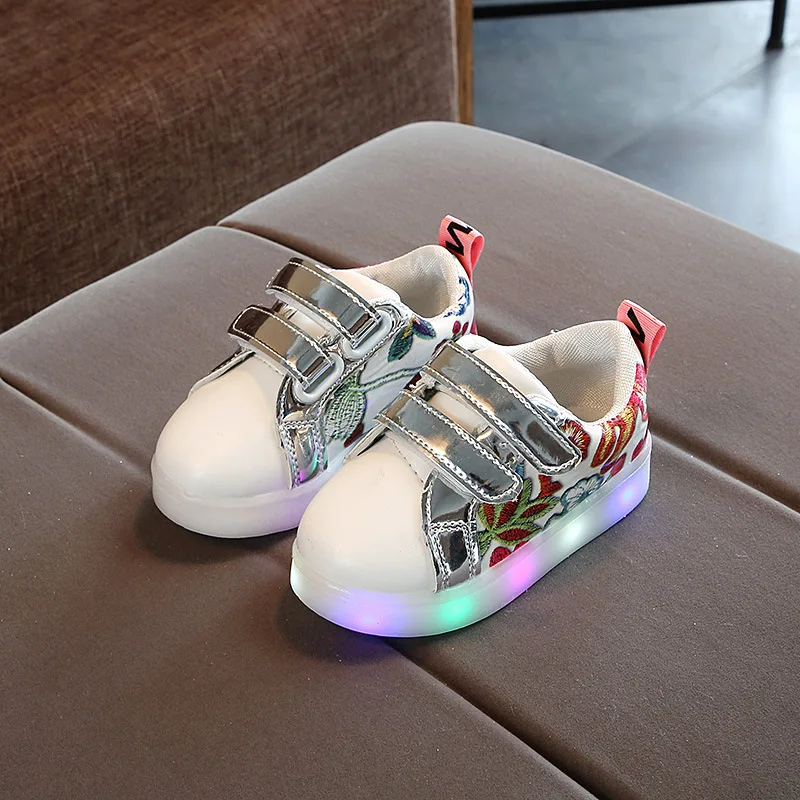 الأطفال متوهجة الرول سكيت أحذية رياضية الاطفال الأطفال led تضيء الأحذية الفتيات الفتيان رياضية مع عجلات تنيس infantil