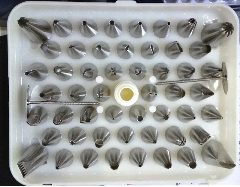

304 stainless steel 52PCS/SET seamless Cake Decorating Kit mouth shall +2 branch Decorating nail + converter