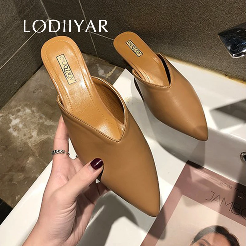 

Women Low Heel Slippers Fashion Ladies Close Toe Sandals Pointed Toe Outdoor Slipper Female Shoes Comfortable 2019 Hot Plus Size