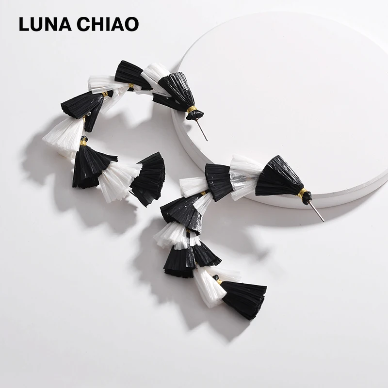 LUNA CHIAO,, осенние цвета, бордовый, черный, белый, натуральный цвет, рафия, кисточки, серьги-кольца для женщин