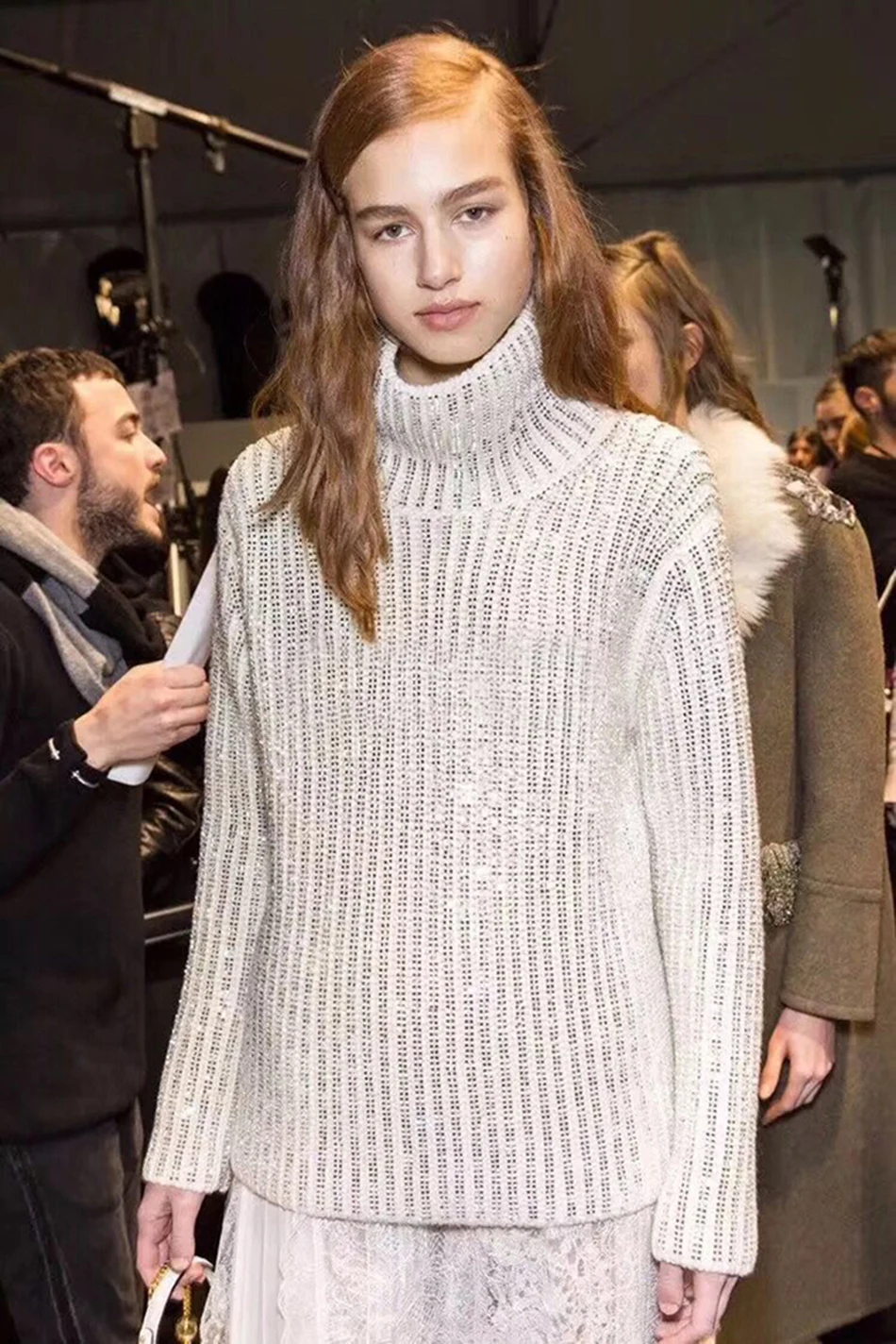Осень и зима кашемировый свитер женский белый с блестками Водолазка пуловер модный свободный свитер с длинными рукавами