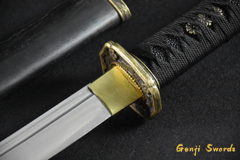 Full Tang Japanese Samurai Black Saber Sword 1060 high Carbon Steel Real Katana Sharp Edge Can Cut Bamboo